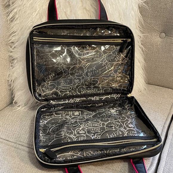 Betsey Johnson Travel Makeup Bag With Pink Bow - Picture 6 of 9